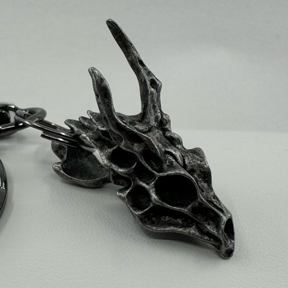 Black Dragon Skull Keychain - Picture 9 of 12